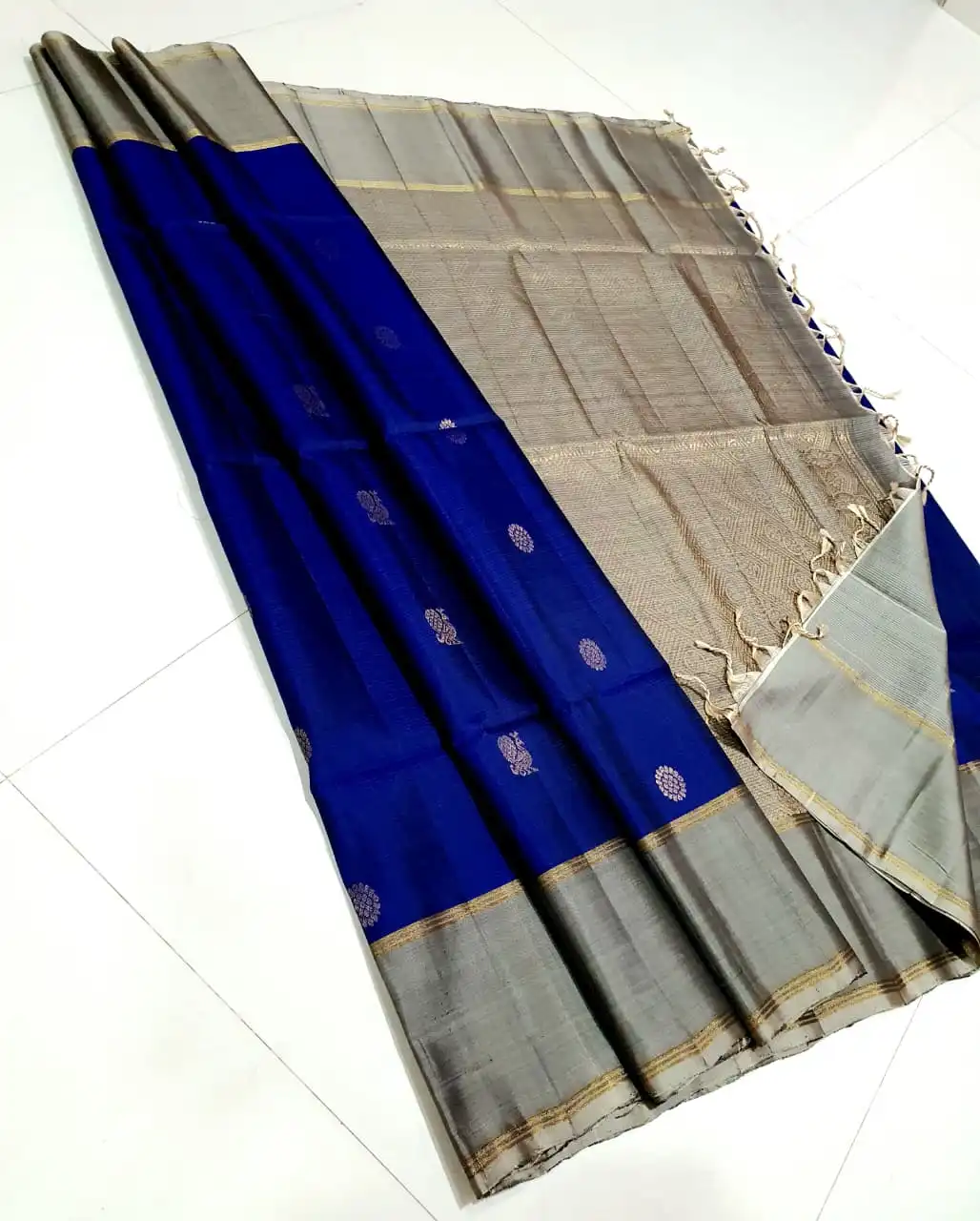 Gap Border All-Over Butta Double Warp Kanchipuram Silk Saree